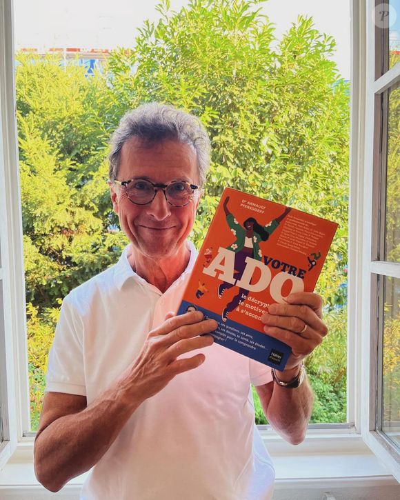 Arnault Pfersdorff avec son livre "Votre ado : le décrypter, le motiver, l'aider à s'accomplir" publié aux éditions Hatier parents en septembre dernier.