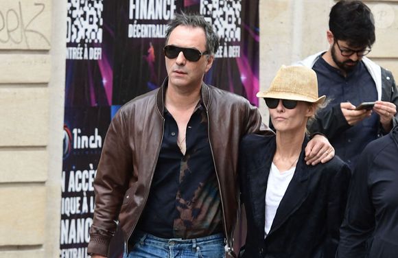 Samuel Benchetrit et sa femme Vanessa Paradis aux obsèques de Jane Birkin en l'église Saint-Roch à Paris. Le 24 juillet 2023 © Jacovides-KD Niko / Bestimage