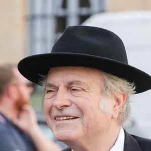 Franz-Olivier Giesbert assistant aux obsèques de Philippe Labro à l'église Saint Germain des Prés à Paris, France, le 13 juin 2025. Philippe Labro, journaliste, auteur, réalisateur et compositeur prolifique, est décédé à l'âge de 88 ans des suites d'un cancer le 4 juin. Photo par Nasser Berzane/ABACAPRESS.COM