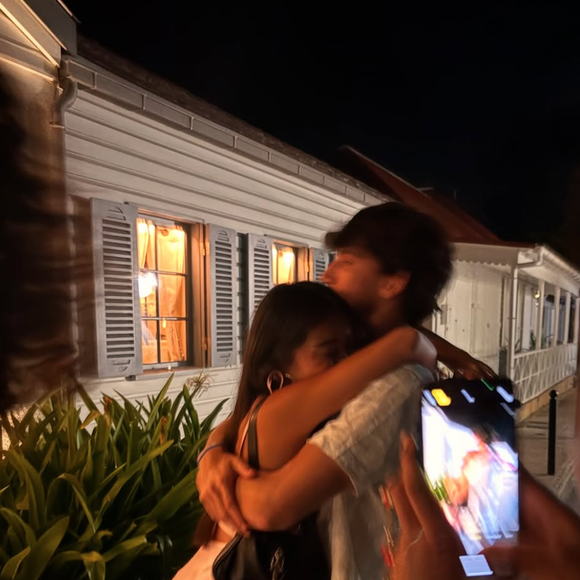 Les deux tourtereaux fête leur première année d'amour, et pour l'occasion le jeune homme a adressé quelques magnifiques mots à sa belle : 

Capture d'écran du compte Instagram de Jade Hallyday