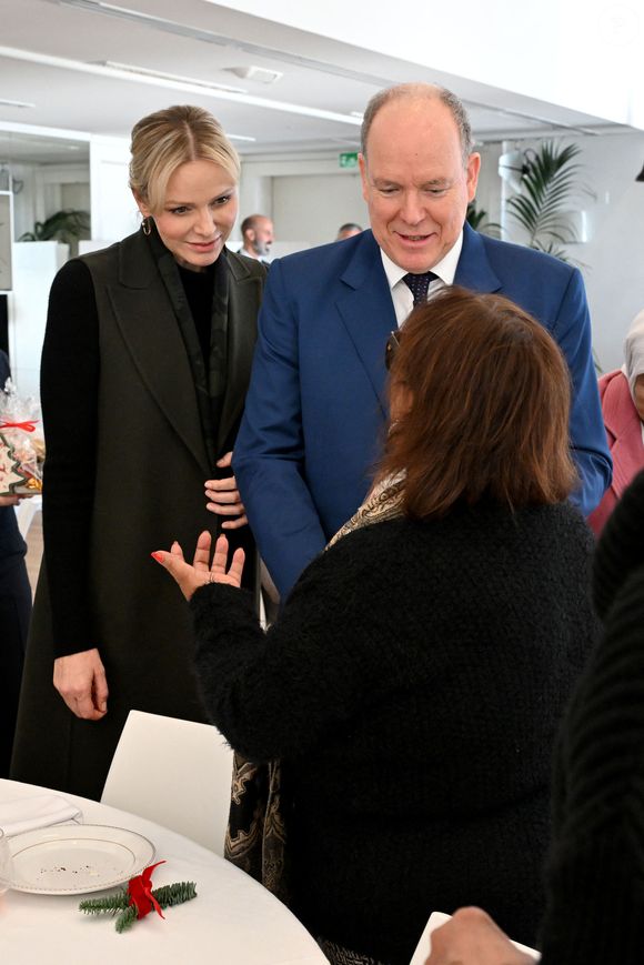 Le prince Albert II de Monaco, sa femme la princesse Charlene et Camille Gottlieb ont remis les traditionnels colis de Noël aux aînés monégasques dans la meeting room du Yacht Club de Monaco dans le cadre de festivités de fin d'année de la Principauté de Monaco, le 12 décembre 2024. © Bruno Bebert/Pool Monaco/Bestimage