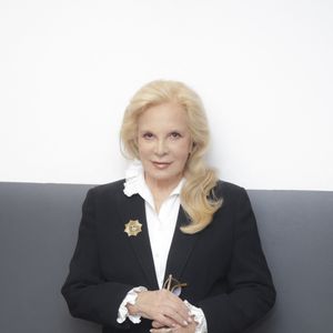 Sylvie Vartan est la mère de deux enfants : David Hallyday et Darina.


Sylvie Vartan sur le plateau de l’émission "Face à Hanouna" © Jack Tribeca / Bestimage
