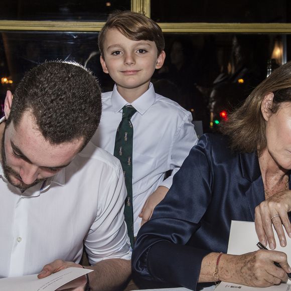 Exclusif - Louis Sarkozy avec sa mère Cécilia Attias et son petit-fils Augustin - Signature du livre "Une envie de désaccord(s)" aux Editions Plon de C. Attias et L. Sarkozy au restaurant Lucas Carton à Paris, le 23 octobre 2019.
© Julio Piatti/Bestimage