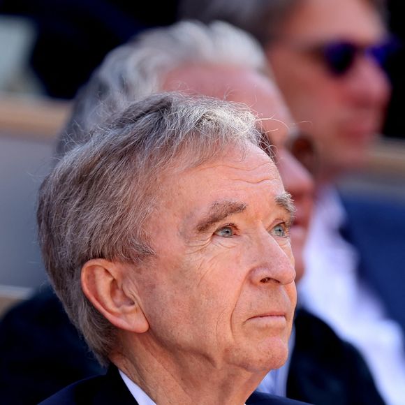 Pour Bernard Arnault, Château d’Yquem représentait avant tout un symbole du luxe à la française capable de rejoindre naturellement l’univers prestigieux de LVMH. 

Bernard Arnault - Célébrités dans les tribunes de la finale homme des Internationaux de France de tennis de Roland Garros 2024 à Paris le 9 juin 2024. © Jacovides-Moreau/Bestimage