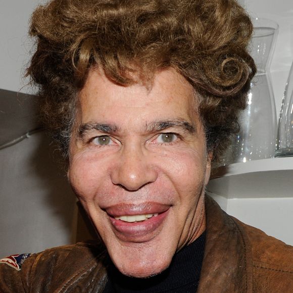 Igor Bogdanoff a profondément inspiré sa fille Sasha, qui se souvient de leurs explorations en forêt lorsqu’elle était enfant.

Igor Bogdanov (Bogdanoff) - Générale de la pièce "Les fantômes de la rue papillon" au théâtre de la Bruyère à Paris. © Guirec Coadic/Bestimage