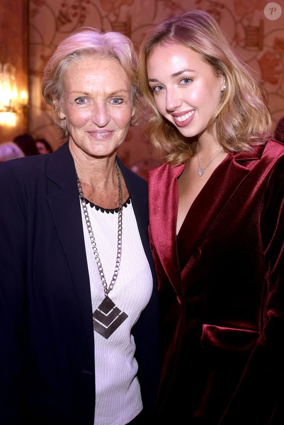 Anne de Bourbon Siciles et Maria Chiara de Bourbon des deux Siciles - 15ème édition du Salon des Femmes de Lettres, organisé par M. Rossi avec la remise du prix Simone Veil 2025, du prix des femmes de Lettres, du Prix de la mairie du 8ème et du prix Cocktail et Culture au Cercle National des Armées à Paris le 15 octobre 2025. © Cédric Perrin/Bestimage
