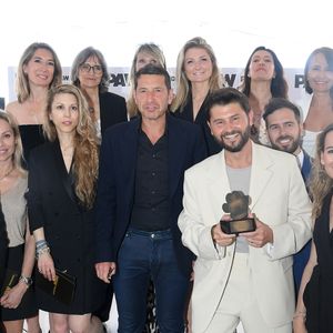 Avec deux chats et un chien, Elodie Ageron est passionnée par les animaux. 

Sandrine Arcizet, Roland Perez, Charlotte Bouteloup, Helene Gateau, Laetitia Barlerin, Pierre Fabing, Caroline Delage, Karima Charni, Katia Renard, Tristane Banon, Farah Kesri, Solene Chavanne, Elodie Ageron lors de la première édition des Pawards lors du 78ème Festival International du Film de Cannes.

© Lionel Urman/Bestimage