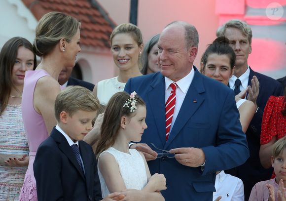 Alexandra de Hanovre, Charlotte Casiraghi, le Prince Albert II de Monaco, le Prince Jacques Grimaldi, la Princesse Gabriella Grimaldi, la Princesse Charlène de Monaco, lors de la célébration des 20 ans de règne du Prince Albert II de Monaco, sur la place du Palais à Monte-Carlo, Monaco, le 19 juillet 2025. Cyril Dodergny/Nice Matin/Bestimage
