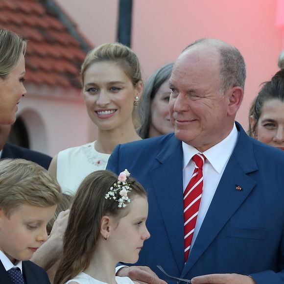 Alexandra de Hanovre, Charlotte Casiraghi, le Prince Albert II de Monaco, le Prince Jacques Grimaldi, la Princesse Gabriella Grimaldi, la Princesse Charlène de Monaco, lors de la célébration des 20 ans de règne du Prince Albert II de Monaco, sur la place du Palais à Monte-Carlo, Monaco, le 19 juillet 2025. Cyril Dodergny/Nice Matin/Bestimage
