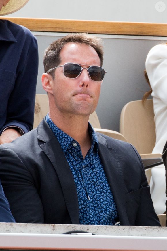 Devenu pilote d’hélicoptère et bientôt pilote d’essai, il cultive un mode de vie à la fois strict et curieux, loin du luxe.

Thomas Pesquet - People dans les tribunes lors des Internationaux de France de Tennis de Roland Garros 2022 à Paris le 29 mai 2022.