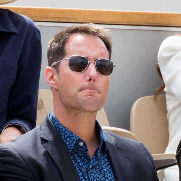 Devenu pilote d’hélicoptère et bientôt pilote d’essai, il cultive un mode de vie à la fois strict et curieux, loin du luxe.

Thomas Pesquet - People dans les tribunes lors des Internationaux de France de Tennis de Roland Garros 2022 à Paris le 29 mai 2022.