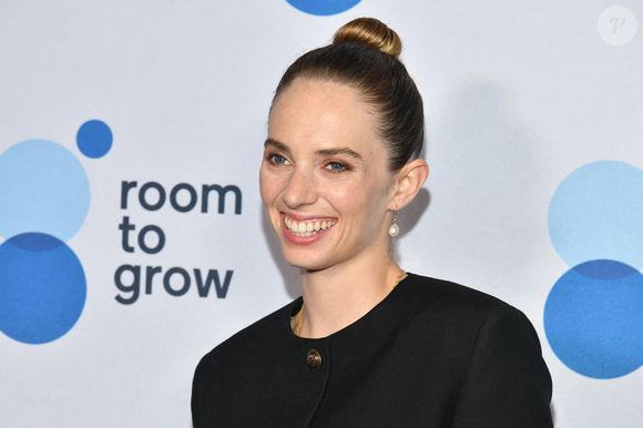 Maya Thurman Hawke au photocall du gala du 25ème anniversaire de "Room To Grow" au Ziegfeld Ballroom de New York City, New York, Etats-Unis, le 25 octobre 2023. Photo par STARMAX / BESTIMAGE