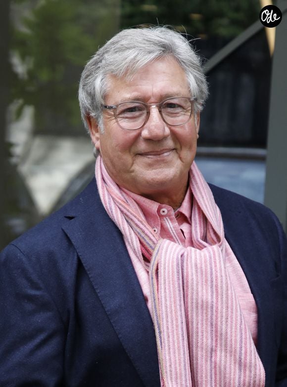 "Elle ne voulait pas sortir avec moi car j’étais son patron", a-t-il raconté. 
Exclusif - Patrick Sabatier - Arrivées à l'enregistrement de l'émission "Vivement Dimanche" au Studio Gabriel à Paris, France, le 20 septembre 2022, présentée par M.Drucker et diffusée le 25 septembre 2022 sur France 3. Agence / Bestimage