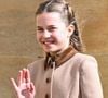 La princesse Charlotte, quant à elle, rayonnait dans une robe accessoirisée d'un élégant manteau camel au col de velours, saluant la foule avec assurance, tandis que Louis marchait d’un pas décidé à ses côtés.

Le prince William, prince de Galles, et Catherine (Kate) Middleton, princesse de Galles, avec leurs enfants, le prince George de Galles, la princesse Charlotte de Galles, et le prince Louis de Galles - Les membres de la famille royale britannique assistent à l'office de Pâques à la chapelle Saint-Georges du château de Windsor, Royaume Uni, le 5 avril 2026. © Zak Hussein/Backgrid/Bestimage