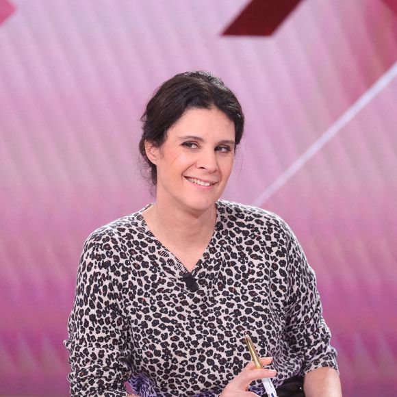 Mère de 4 enfants, Apolline de Malherbe doit composer avec un quotidien compliqué.
Apolline de Malherbe présente "Apolline de 9 à 10" sur BFMTV, à Paris, France. Photo par Jerome Domine/ABACAPRESS.COM