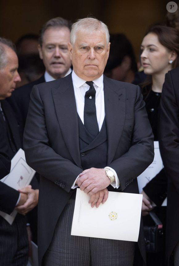 Le prince Andrew, duc d'York, quittant la cathédrale de Westminster après les funérailles de la duchesse de Kent. Photo by GOFF  / BESTIMAGE