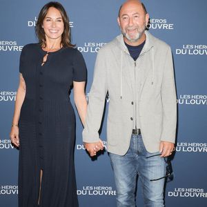 Kad Merad tient le rôle principal du nouveau film réalisé par Élie Chouraqui.

Kad Merad et sa femme Julia Vignali - Avant-première du film "Les héros du louvre" au cinema L'Arlequin à Paris le 1er septembre 2026. © Coadic Guirec/Bestimage
