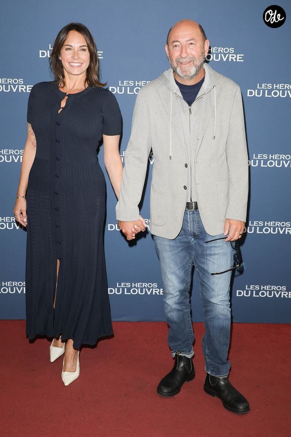 Kad Merad tient le rôle principal du nouveau film réalisé par Élie Chouraqui.

Kad Merad et sa femme Julia Vignali - Avant-première du film "Les héros du louvre" au cinema L'Arlequin à Paris le 1er septembre 2026. © Coadic Guirec/Bestimage
