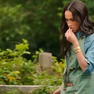 Baptisée "With Love, Meghan", on y suivra l'ex-actrice dans sa cuisine et son jardin afin qu'elle nous donne ses conseils pour embellir notre quotidien. 

Capture d'écran de la bande annonce du nouveau projet de Meghan Markle pour Netflix