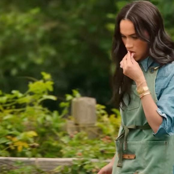 Baptisée "With Love, Meghan", on y suivra l'ex-actrice dans sa cuisine et son jardin afin qu'elle nous donne ses conseils pour embellir notre quotidien. 

Capture d'écran de la bande annonce du nouveau projet de Meghan Markle pour Netflix