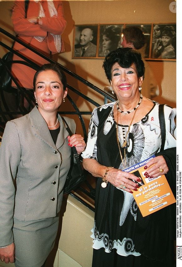 Micheline Dax et sa fille Véronique à Paris en 1996.