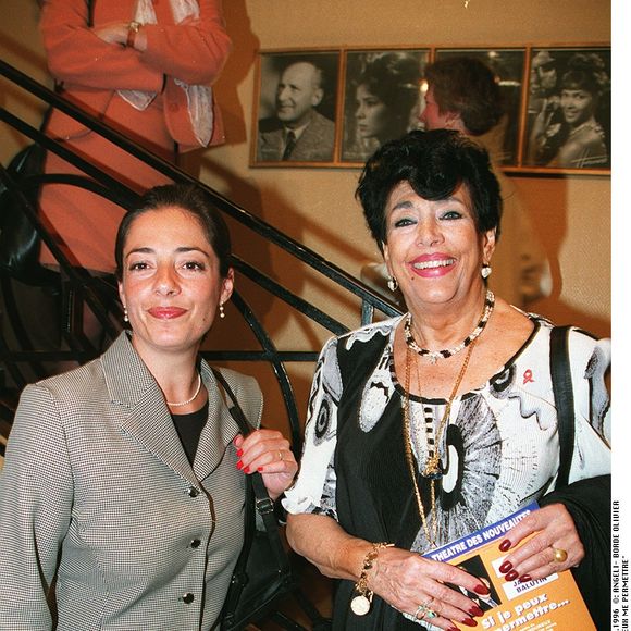 Micheline Dax et sa fille Véronique à Paris en 1996.