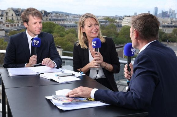 Selon eux, l'alchimie est là

Les journalistes de BFMTV Damien Gourlet et Perrine Storme sont accompagnés par le magazine Point de Vue Jérôme Carron sur le plateau spécial de BFMTV à la terrasse de Publicis à Paris le 21 septembre 2023 pour la cérémonie à l'Arc de Triomphe lors de la visite du Roi Charles en France. Photo by Jerome Domine/ABACAPRESS.COM