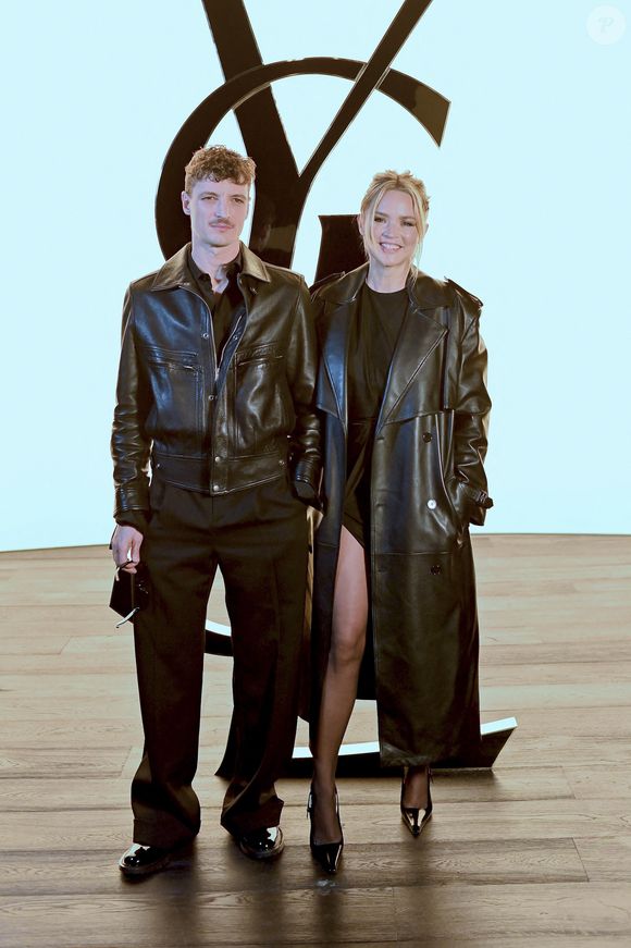 Virginie Efira et Niels Schneider au défilé Saint Laurent collection femme automne/hiver 2024-2025 lors de la fashion week à Paris, le 27 février 2024.

Photo : Olivier Borde / Bestimage