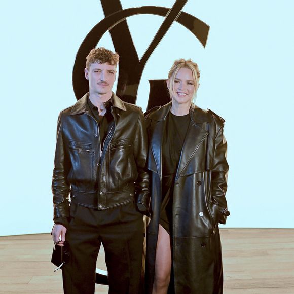 Virginie Efira et Niels Schneider au défilé Saint Laurent collection femme automne/hiver 2024-2025 lors de la fashion week à Paris, le 27 février 2024.

Photo : Olivier Borde / Bestimage