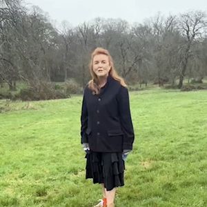 Sarah Ferguson / Instagram
La princesse britannique Sarah Ferguson a partagé un message de Noël alors qu'elle promenait deux des corgis de la défunte reine Elizabeth.

Photo fournie par JLPPA