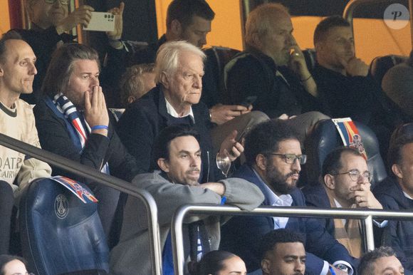 André Dussollier avait fait le déplacement pour voir jouer son club de cœur

André Dussollier - Célébrités dans les tribunes lors du match retour de la Ligue Des Champions 2024-2025 (LDC) "PSG - Arsenal" (2-1) au Parc des Princes à Paris le 7 mai 2025. © Cyril Moreau/Bestimage