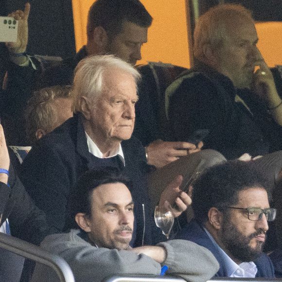 André Dussollier avait fait le déplacement pour voir jouer son club de cœur

André Dussollier - Célébrités dans les tribunes lors du match retour de la Ligue Des Champions 2024-2025 (LDC) "PSG - Arsenal" (2-1) au Parc des Princes à Paris le 7 mai 2025. © Cyril Moreau/Bestimage