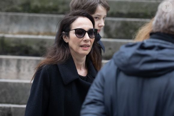 Le trio s'est affiché soudé dans l'épreuve

Niels Arestrup épouse Isabelle Le Nouvel lors de la cérémonie d'enterrement de l'acteur franco-danois Niels Arestrup devant l'église Saint-Roch à Paris, le 10 décembre 2024. Niels Arestrup, décédé le 1er décembre 2024 à l'âge de 75 ans, était un pilier du théâtre et du cinéma français depuis les années 1970, mais son profil a été rehaussé au niveau international au cours de la première décennie de ce siècle par deux films réalisés par Jacques Audiard. Photo par Nasser Berzane/ABACAPRESS.COM