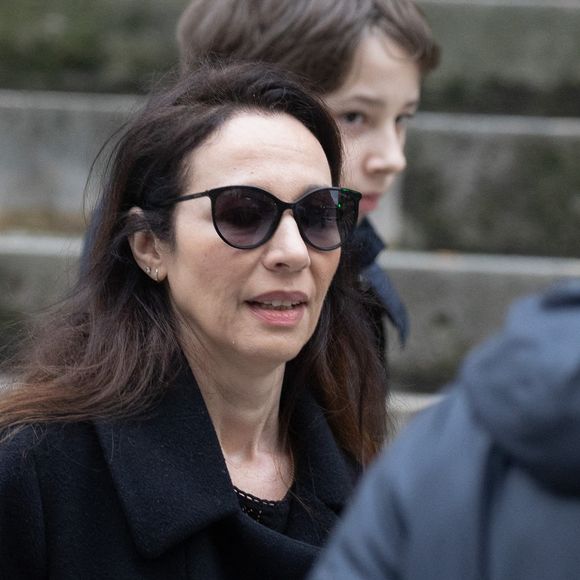 Le trio s'est affiché soudé dans l'épreuve

Niels Arestrup épouse Isabelle Le Nouvel lors de la cérémonie d'enterrement de l'acteur franco-danois Niels Arestrup devant l'église Saint-Roch à Paris, le 10 décembre 2024. Niels Arestrup, décédé le 1er décembre 2024 à l'âge de 75 ans, était un pilier du théâtre et du cinéma français depuis les années 1970, mais son profil a été rehaussé au niveau international au cours de la première décennie de ce siècle par deux films réalisés par Jacques Audiard. Photo par Nasser Berzane/ABACAPRESS.COM