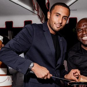 Les Foodlovers ont fait leur review. "Franchement, le restaurant il est magnifique, précisent-ils. Et même chose pour la terrasse." 

Exclusif - le pâtissier Yazid Ichemrahen et Wilfrid Mbappé - Les célébrités fêtent le 48ème anniversaire de J.Debbouze dans le restaurant "Dar Mima", créé par Laurent de Gourcuff et J.Debbouze, en hommage à la mère de ce dernier, Fatima. Sur le toit de l'Institut du monde arabe à Paris, l'acteur a partagé son gâteau d'anniversaire avec sa femme, M.Theuriau, et ses amis, dont l'équipe du "Jamel Comedy Club", le 18 juin 2023.  Yazid Ichemrahen via Bestimage