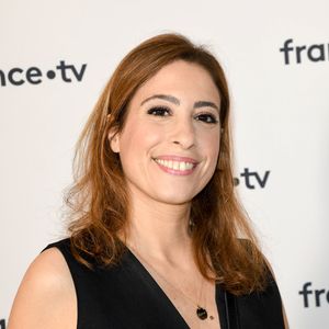 Info - Léa Salamé prend le 20 Heures de France 2 et quitte la matinale de France Inter - Léa Salamé au photocall de la conférence de presse de France 2 au théâtre Marigny à Paris le 18 juin 2019.

© Coadic Guirec / Bestimage