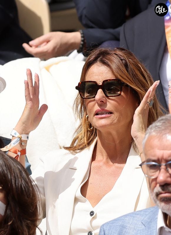 Une ressemblance de plus en plus frappante entre la présentatrice et sa fille, qui a d'ailleurs reçu une pluie de messages d'anniversaire sous la publication.

Faustine Bollaert dans les tribunes lors des Internationaux de France de Tennis de Roland Garros 2026, à Paris, France, le 5 juin 2026. © Jacovides-Moreau/Bestimage