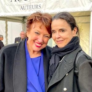 Roselyne Bachelot et Amélie Nothomb - Les célébrités en dédicace à la 43ème Foire du Livre de Brive (7 - 9 novembre 2025), le 8 novembre 2025.
© Fabien Faure / Bestimage