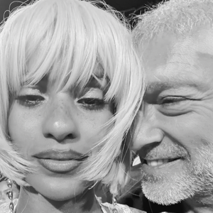 Vincent Cassel et Narah Baptista étaient à Rio pour un événement festif !

Narah Baptista et Vincent Cassel au Carnaval de Rio sur Instagram.