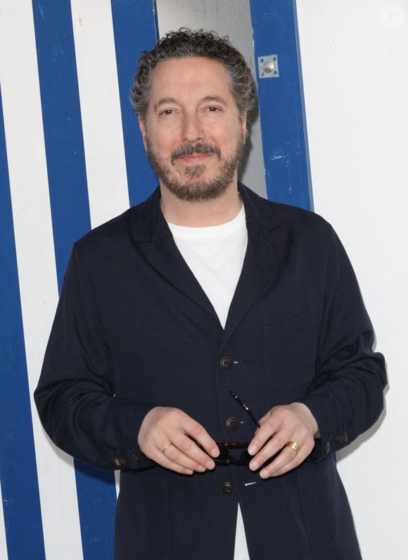 Guillaume Gallienne lors de la 39ème édition du festival du film romantique de Cabourg, le 13 juin 2025.
© Guirec Coadic/Bestimage