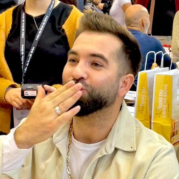 Kendji Girac a attendri sa communauté en publiant une touchante vidéo familiale sur ses réseaux sociaux.

Kendji Girac - Les célébrités en dédicace à la 43ème Foire du Livre de Brive.
© Fabien Faure / Bestimage