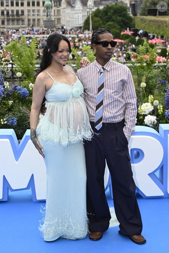 Interviewée par "Paris Match", Rihanna a révélé que le dessin animé "Les Schtroumpfs" était son préféré lorsqu'elle était enfant 

Rihanna, enceinte, et son compagnon A$AP Rocky (ASAP) aux arrivées et au photocall de la première du film Les Schtroumpfs au Mont des Arts à Bruxelles, Belgique, le 28 juin 2025. © Jan De Meuleneir/Photonews/Bestimage