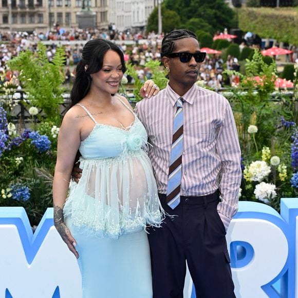 Interviewée par "Paris Match", Rihanna a révélé que le dessin animé "Les Schtroumpfs" était son préféré lorsqu'elle était enfant 

Rihanna, enceinte, et son compagnon A$AP Rocky (ASAP) aux arrivées et au photocall de la première du film Les Schtroumpfs au Mont des Arts à Bruxelles, Belgique, le 28 juin 2025. © Jan De Meuleneir/Photonews/Bestimage