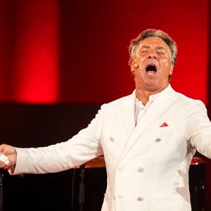 Roberto Alagna lors du spectacle "Air d'opéra et mélodies italiennes" à l'occasion des Nuits Classiques du festival de Ramatuelle. le 31 juillet 2024
© Cyril Bruneau / Festival de Ramatuelle / Bestimage
