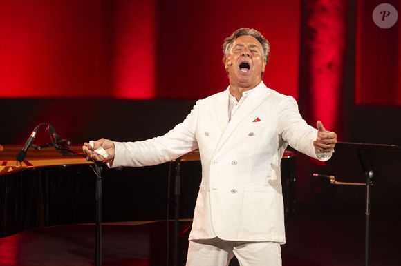 Roberto Alagna lors du spectacle "Air d'opéra et mélodies italiennes" à l'occasion des Nuits Classiques du festival de Ramatuelle. le 31 juillet 2024
© Cyril Bruneau / Festival de Ramatuelle / Bestimage