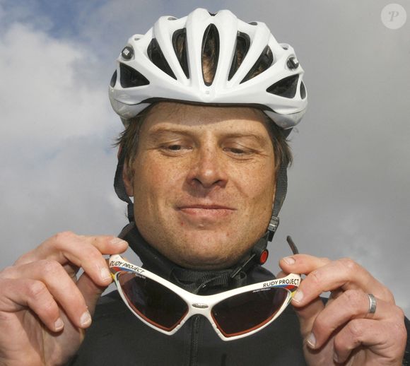 Eurosport a annoncé la nouvelle vendredi soir.

L'ancien champion cycliste allemand Jan Ullrich photographié avant la course d'adieu pour l'Allemand Steffen Wesemann à Wolmirstedt, Allemagne, le 4 octobre 2008.  Photo by Jens Wolf/DPA/Cameleon/ABACAPRESS.COM