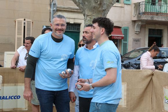 Les Chefs à Saint-Tropez fêtent les producteurs 2026. Glenn Viel, Pierre Augé et Hugo Riboulet, place des Lices à Saint-Tropez, le 3 mai 2026, pour la pétanque des Chefs. ©Jean-Marc LHOMER/Bestimage.