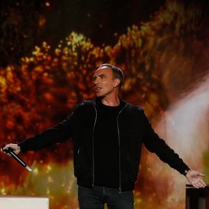 Exclusif - Nikos Aliagas (surprise de L. Fabian)  - Surprises - Enregistrement de l'émission "La Boîte à Secrets N°19" dans les studios de la Cité du Cinéma à Saint-Denis, présentée par F.Bollaert et diffusée le 3 janvier sur France 3
© Christophe Clovis / Bestimage