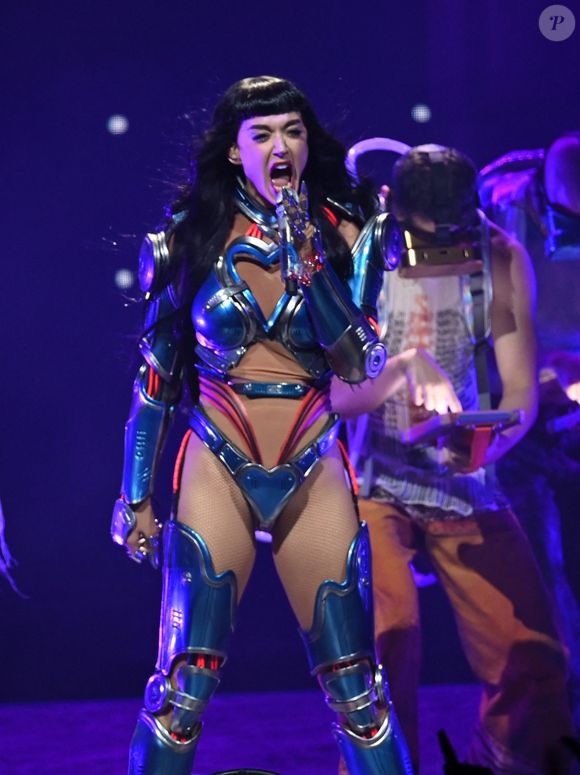 Il y a fort à parier qu’ils ont profité de leur passage à Paris pour déguster les spécialités françaises les plus savoureuses et écumer les meilleures tables de la capitale. 

Katy Perry en live pour son concert à The AO Arena in Manchester le 8/10/2025.

Photo : Backgrid UK/ Bestimage