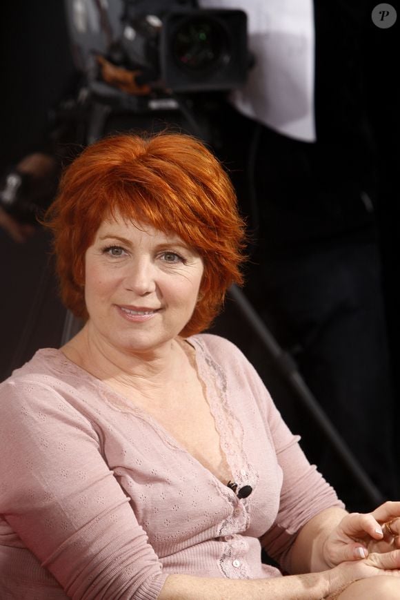 Impossible de passer à côté puisque l'actrice de 68 ans a perdu 36 kilos. Mais comment ? 
Archives - Véronique Genest
2009 - portrait